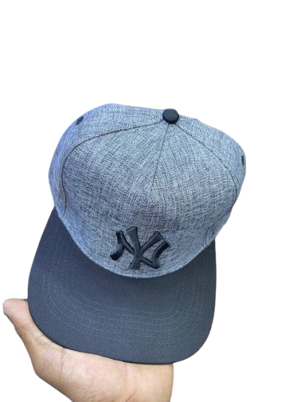New York Yankees Interlocking NY Snapback Cap – Heather Grey & Black
